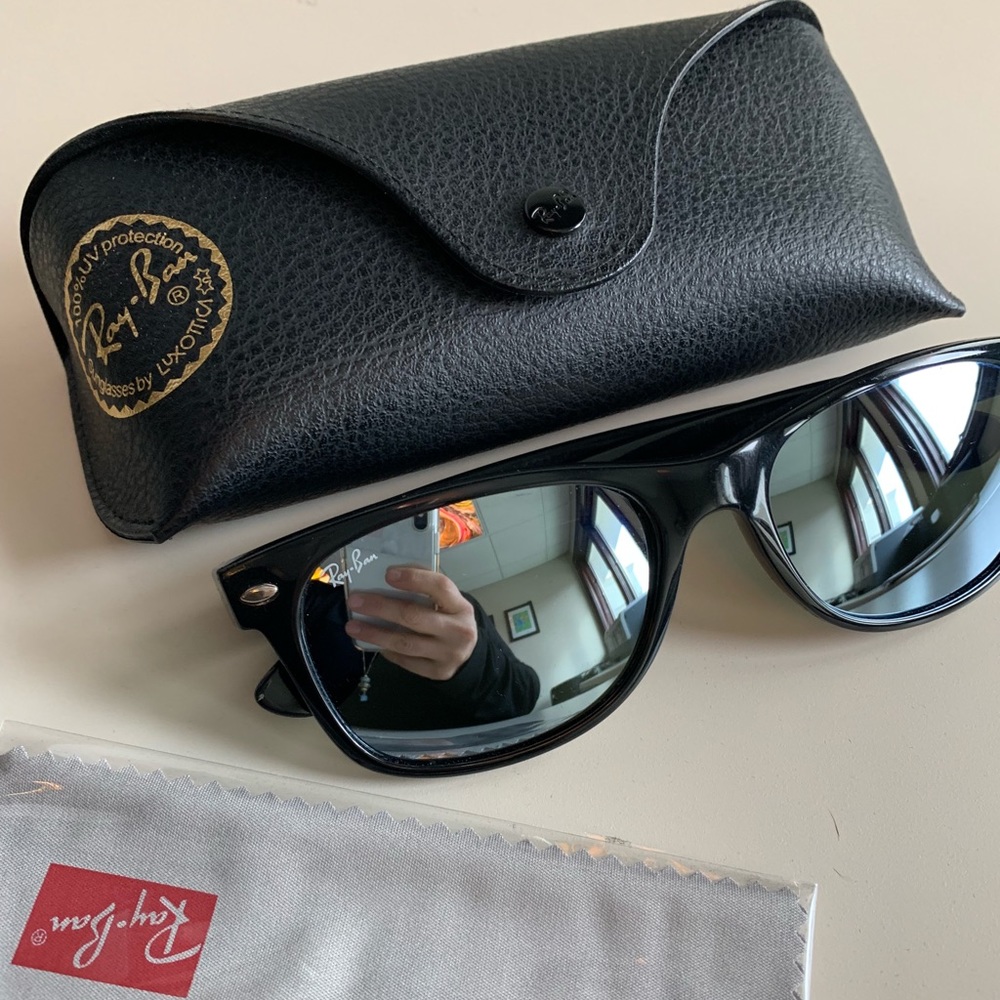 Ray-Ban Wayfarer Sunglasses 🕶 preowned RB2132